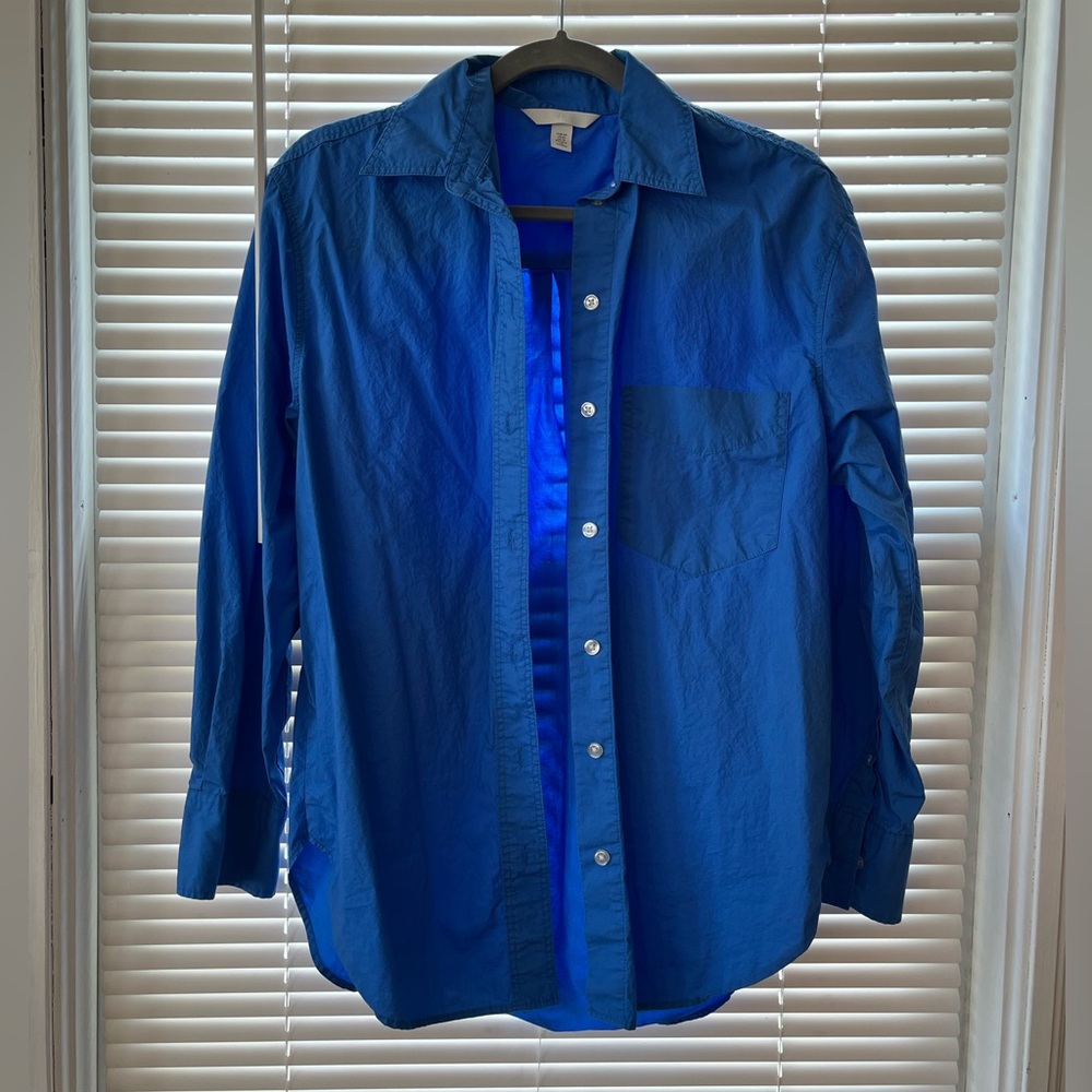 BLUE BUTTON DOWN
